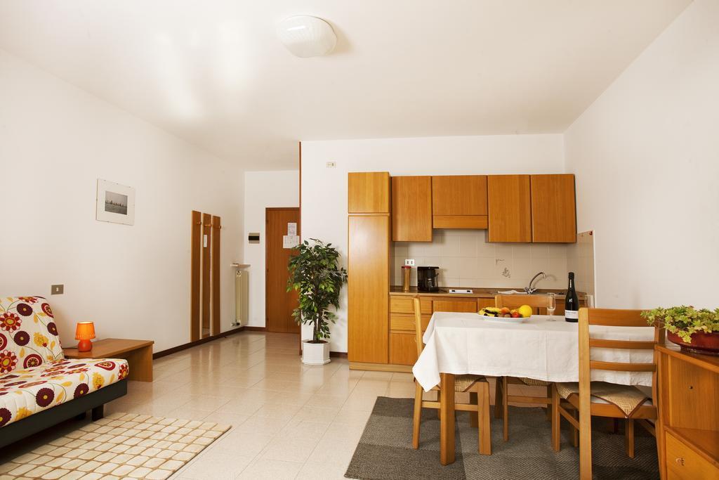 Residence Le Balze Malcesine Kamer foto