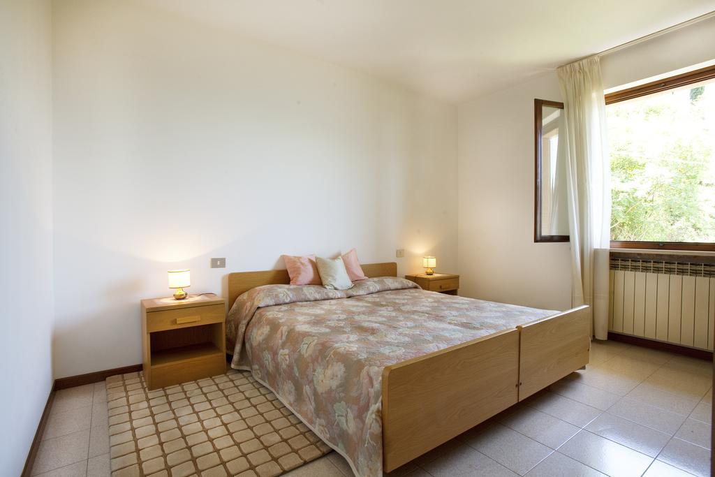 Residence Le Balze Malcesine Kamer foto