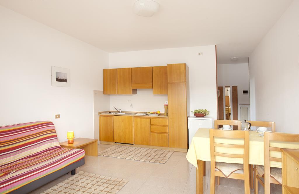 Residence Le Balze Malcesine Kamer foto