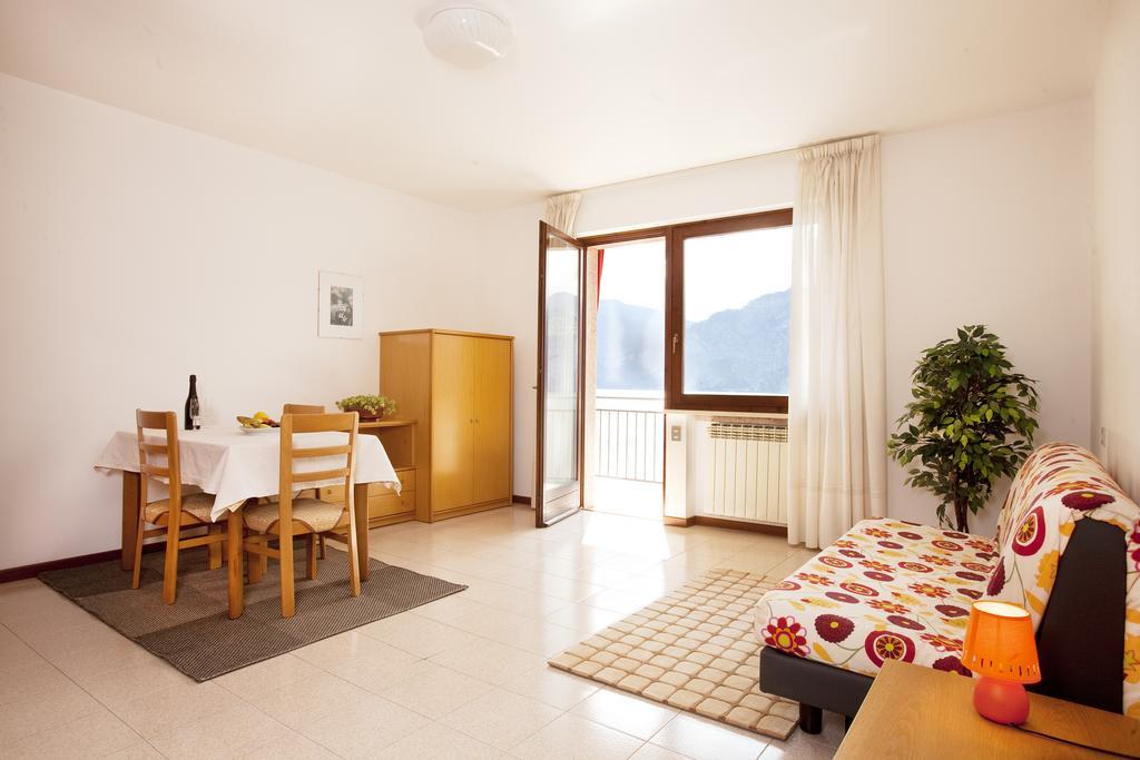 Residence Le Balze Malcesine Kamer foto