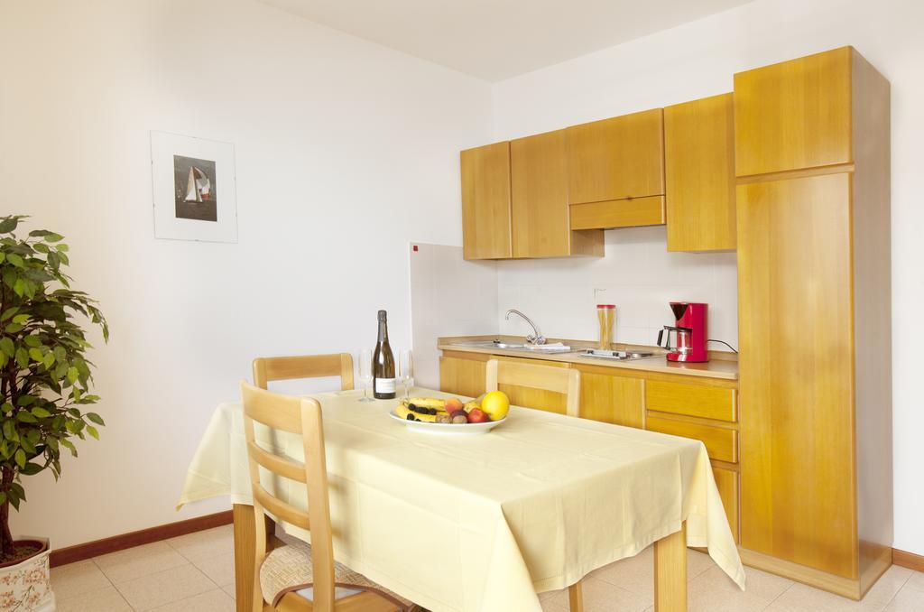 Residence Le Balze Malcesine Kamer foto
